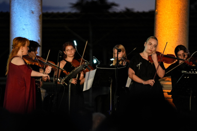 İzmir Festivali'nde Camerata Balcanica Ensemble, Agora'da sahne aldı