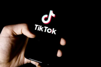 Tiktok English or Spanish olayı nedir?