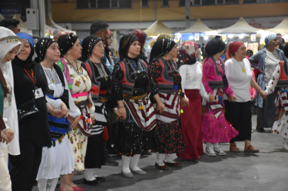 Sakarya'da kol kola girip horon oynadılar 