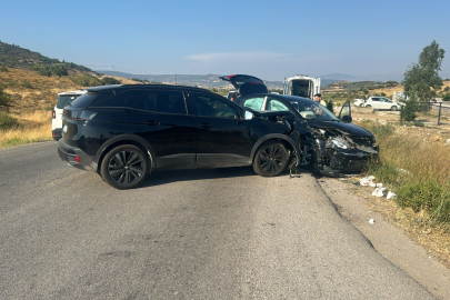 İzmir haber: Foça'daki trafik kazasında 8 kişi yaralandı