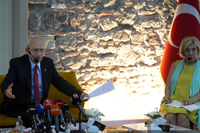 Kılıçdaroğlu, İzmir'de panele katıldı