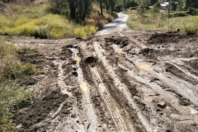 Bayburt'ta sağanak yağışlar 4 köy yolunda hasara yol açtı