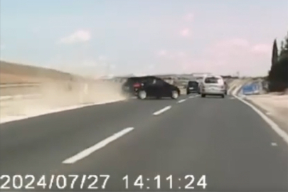 İstanbul'daki trafik kazası başka bir aracın kamerasına yansıdı