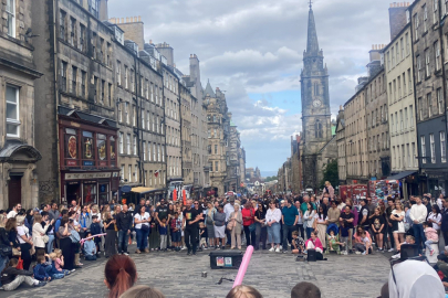 İskoçya'da Edinburgh Uluslararası Festivali coşkusu sokaklara taştı