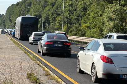 D-100 kara yolu Bolu Dağı'nda trafik yoğunluğu oluştu