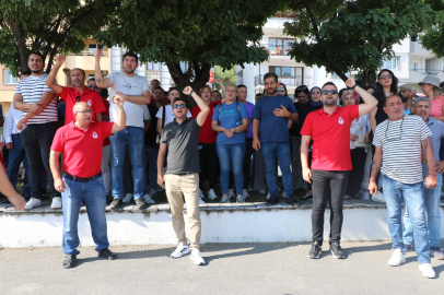 Kemalpaşa Belediyesi önünde eylem: Çalışanlar işlerini geri istiyor