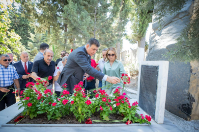 İzmir’in efsane başkanı Aydın Erten mezarı başında anıldı