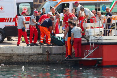 İtalya'da batan yattan kötü haber... 2 kişinin cansız bedenine ulaşıldı