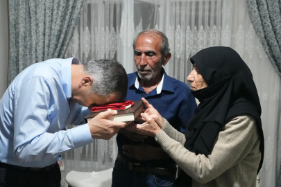 İçişleri Bakanı Ali Yerlikaya, beraberindeki heyet ile şehit polis Soner İdil’in ailesini ziyaret etti