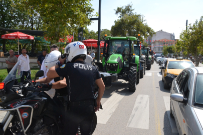 Keşan’da konvoy halinde şehir içine izinsiz giren traktörleri polis durdurdu