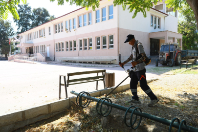 Efes Selçuk’ta okullar temizleniyor