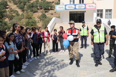 Hakkari'de öğrencilere trafik eğitimi