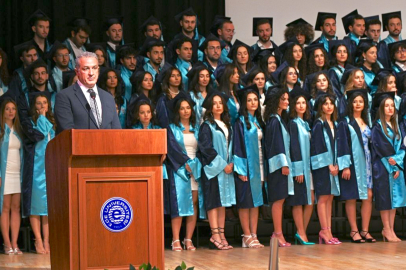 Ege Üniversitesi Diş Hekimliği Fakültesi öğrencileri diplomalarını aldı