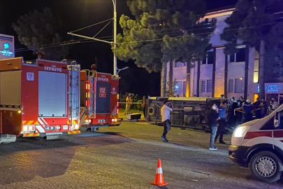 Malatya’da feci kaza! İşçi servisiyle otomobil çarpıştı: Çok sayıda yaralı ve ölü var