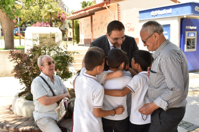 Balçova’da öğrencilere okul kıyafeti ve ayakkabı desteği