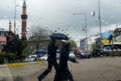 Bayburt sağanak yağışa teslim oldu