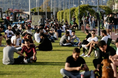 TÜİK beklenen ömür sürelerini paylaştı. Peki İzmirli ne kadar yaşamayı bekliyor?