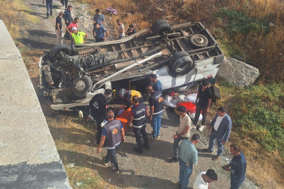 Fındık işçilerini taşıyan minibüs şarampole devrildi: Çok sayıda yaralı var