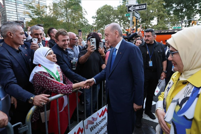 Cumhurbaşkanı Erdoğan Türkevi girişinde sevgi gösterileriyle karşılandı