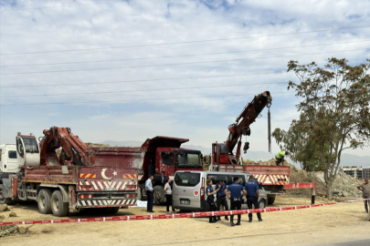 İzmir'de feci ölüm: Tamirci kamyon ile damper arasına sıkıştı!