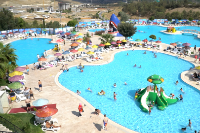 İzmir’in gözdesi Aqua Yaşam Havuzları