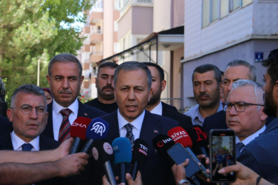 Bakan Yerlikaya şehit polis Şeyda Yılmaz’ın baba evini ziyaret ederek taziyede bulundu!