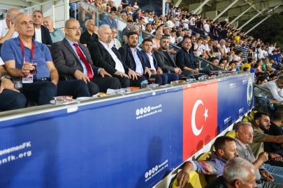 Başkan Pehlivanoğlu, Menemen Belediyespor’a tribünden destek verdi