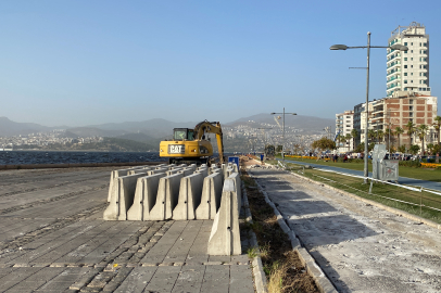 Alsancak sahilinde deniz taşkınlarına karşı fırtına duvarı projesi başladı