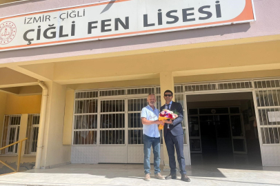 İzmir’de emekli olan 48 yıllık öğretmene duygusal sürpriz