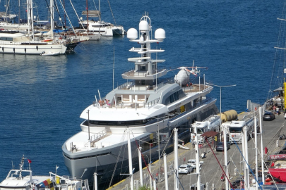 Fethiye’de Mega Yat "Cloudbreak" 65 ton yakıt aldı