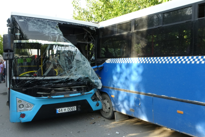 Malatya'da belediye otobüsü ile öğrenci servisi çarpıştı: Çok sayıda yaralı var