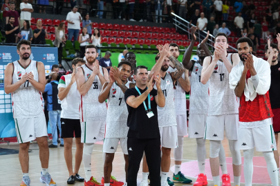 Karşıyaka Türkiye Sigorta Basketbol Süper Ligi'nde ilk galibiyetini aldı