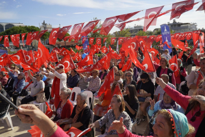 Menderes'i Cumhuriyet havası sardı