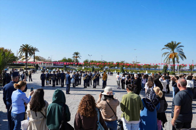 İzmir'de askeri bandodan Cumhuriyet için konser