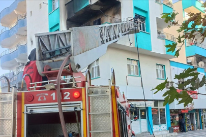 Şanlıurfa'da yangın: Vatandaşların açtığı battaniyeye atladılar