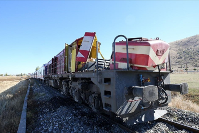 Muş'ta ölümlü kaza: Yolcu treni beton pompasına çarptı