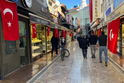 Eskişehir’de dükkanların önü Türk Bayrakları ile donatıldı