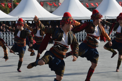 İzmir'de Cumhuriyet'in 101. yılı coşkuyla kutlanıyor