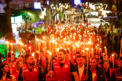 İzmir’de Genç Kızılay Cumhuriyet Bayramı'nı kutladı