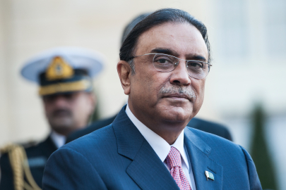 Asıf Ali Zardari bacağını kırdı