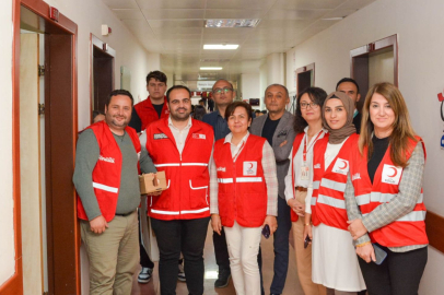 Konak’ta Türk Kızılay’ından hastanede anlamlı ziyaret