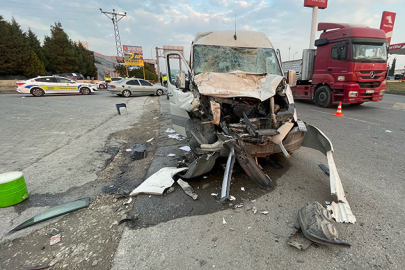 Şanlıurfa'da kaza: Tırla minibüs çarpıştı, 12 kişi yaralandı