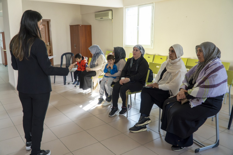 Karşıyaka Belediyesi’nden annelere sertifikalı destek programı