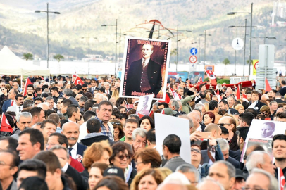 İzmirliler Atatürk'ü anmak için 350 metrelik dev posterle yürüyecek