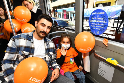 İzmir'de lösemili çocuklara renkli otobüs