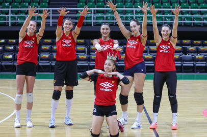 İzmir'in Sultanları evinde İBB Spor'u ağırlıyor