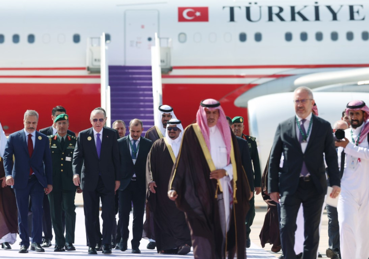 Cumhurbaşkanı Erdoğan, Suudi Arabistan'da resmi törenle karşılandı