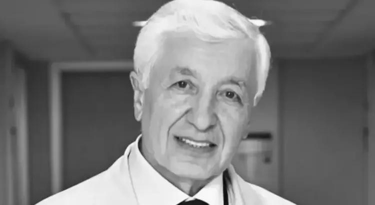 Prof. Dr. Münci Kalayoğlu kimdir