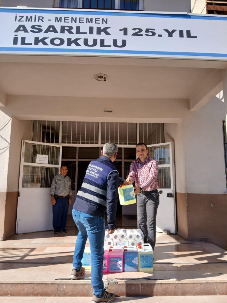 İzmir Büyükşehir Belediyesi’nden okullara hijyen desteği