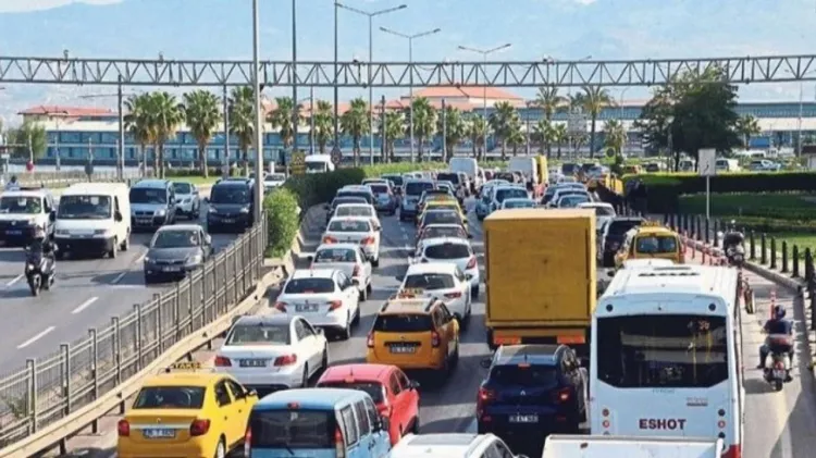 İzmir’de trafiğe kayıtlı kaç araç var